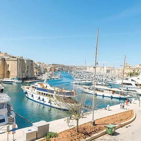 Habitación en casa particular Historic Deluxe First Floor With Sea View At The Marina *