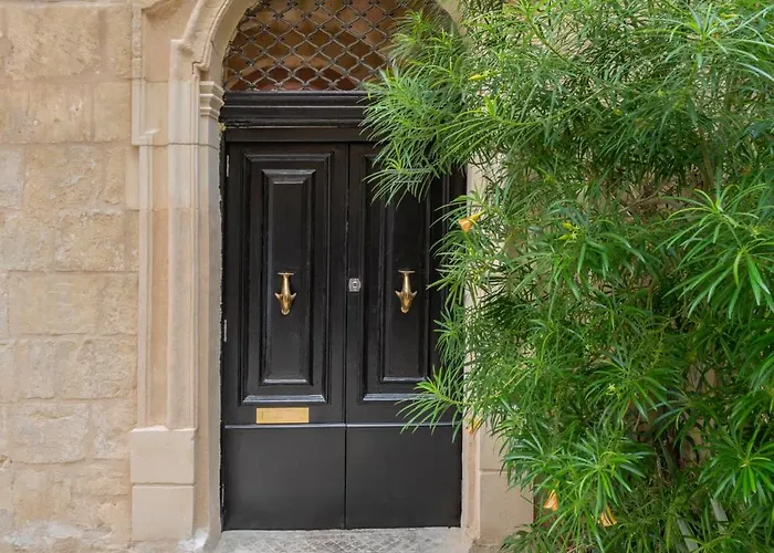 Medieval Knights House 1st Fl App With Sea View At The Marina *