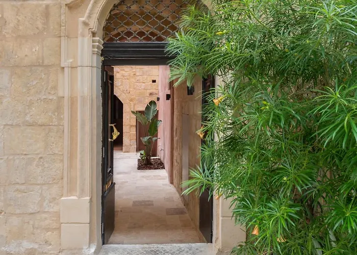 Gazde/Camere de închiriat Medieval Knights House 1st Fl App With Sea View At The Marina *