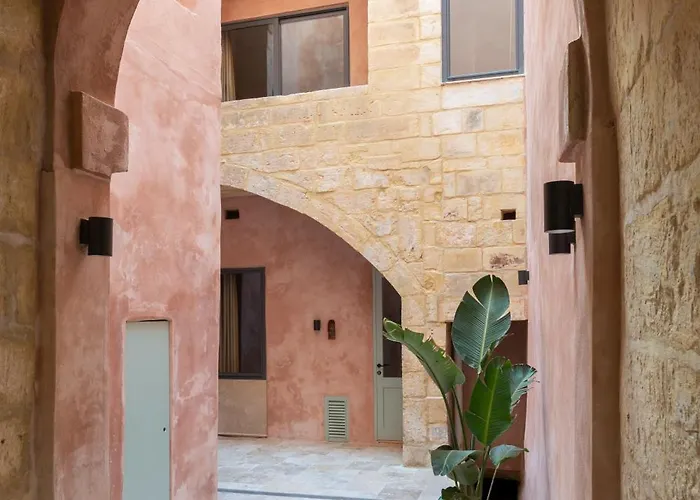 Gazde/Camere de închiriat Medieval Knights House 1st Fl App With Sea View At The Marina