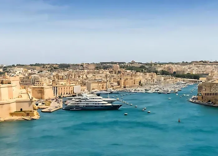 Medieval Knights House 1st Fl App With Sea View At The Marina Gazde/Camere de închiriat *