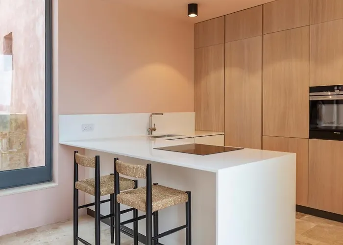 Gazde/Camere de închiriat Medieval Knights House 1st Fl App With Sea View At The Marina