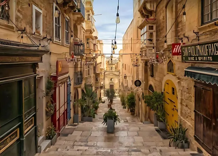 Medieval Knights House 1st Fl App With Sea View At The Marina