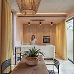 Historic Deluxe First Floor With Sea View At The Marina Проживание в семье Сенглея