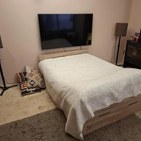Deluxe Room With Balcony And Seaview At The Marina With Shared Bathroom Senglea