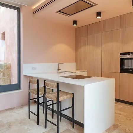 Alloggio in famiglia Deluxe Room With Balcony And Seaview At The Marina With Shared Bathroom