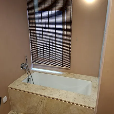 Deluxe Room With Balcony And Seaview At The Marina With Shared Bathroom *
