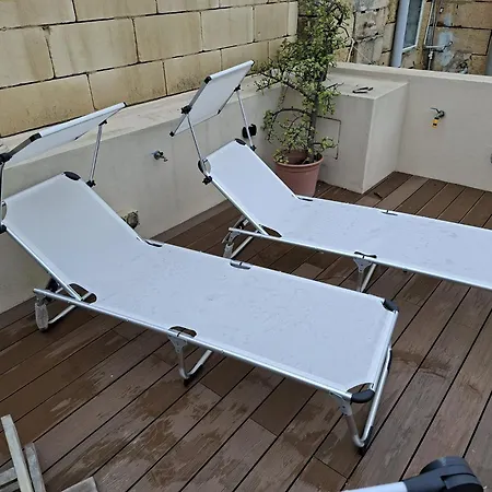 Alloggio in famiglia Deluxe Room With Balcony And Seaview At The Marina With Shared Bathroom *
