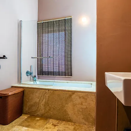Deluxe Room With Balcony And Seaview At The Marina With Shared Bathroom Senglea