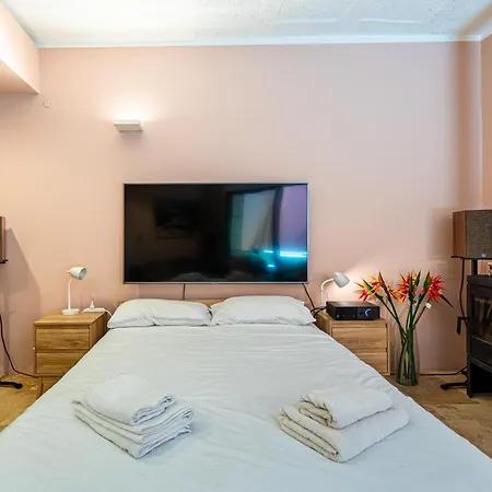 Alloggio in famiglia Deluxe Room With Balcony And Seaview At The Marina With Shared Bathroom Senglea