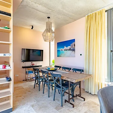 Deluxe Room With Balcony And Seaview At The Marina With Shared Bathroom Alloggio in famiglia