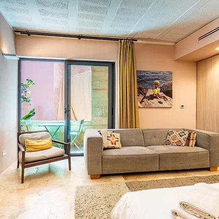 Deluxe Room With Balcony And Seaview At The Marina With Shared Bathroom Alloggio in famiglia Senglea