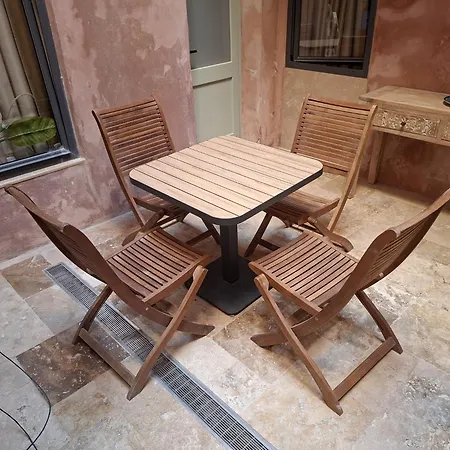 Deluxe Room With Balcony And Seaview At The Marina With Shared Bathroom Alloggio in famiglia *