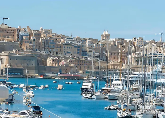 Homestay Medieval Knights House 1st Fl App With Sea View At The Marina Senglea