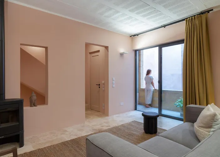 Medieval Knights House 1st Fl App With Sea View At The Marina